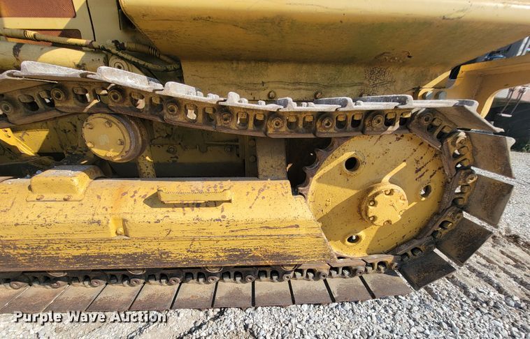 image for item KQ9279 1986 Caterpillar D3B  dozer