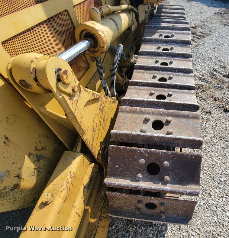 image for item KQ9279 1986 Caterpillar D3B  dozer