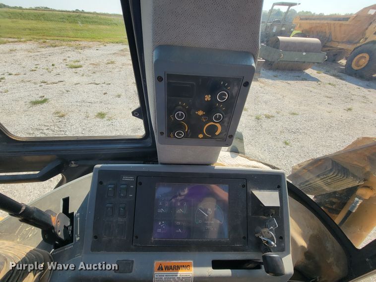 image for item KQ9280 1997 Case 580L  backhoe