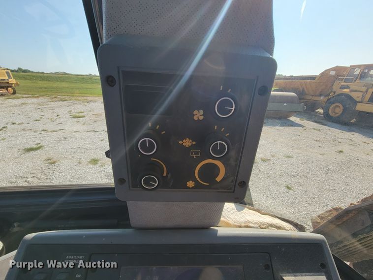 image for item KQ9280 1997 Case 580L  backhoe