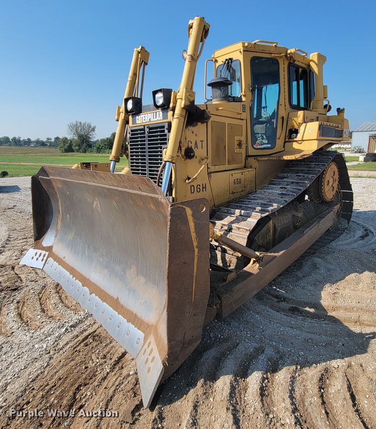 image for item KQ9281 1990 Caterpillar D6H  dozer