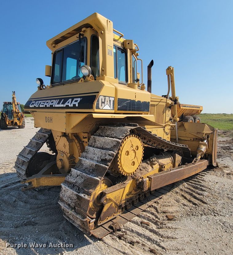 image for item KQ9281 1990 Caterpillar D6H  dozer
