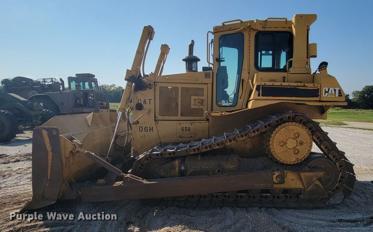 image for item KQ9281 1990 Caterpillar D6H  dozer