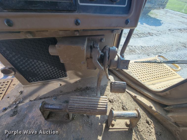 image for item KQ9281 1990 Caterpillar D6H  dozer