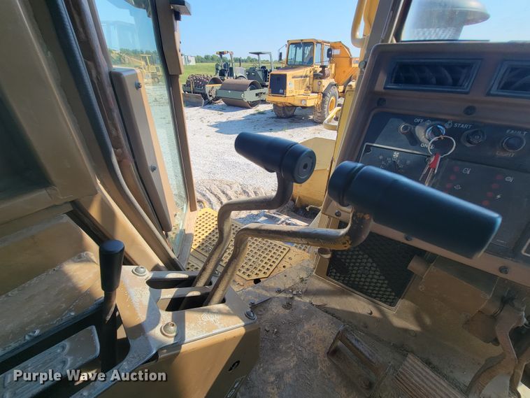 image for item KQ9281 1990 Caterpillar D6H  dozer