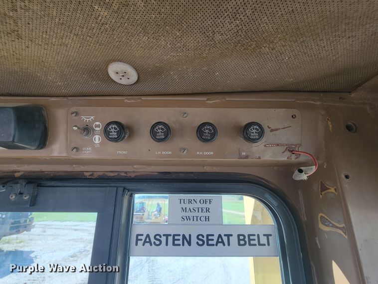 image for item KQ9281 1990 Caterpillar D6H  dozer