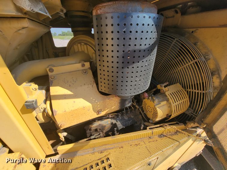 image for item KQ9281 1990 Caterpillar D6H  dozer