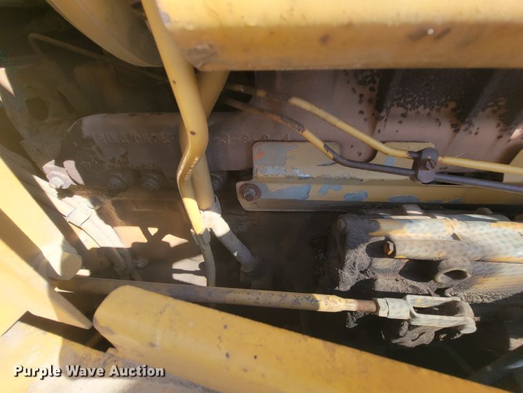 image for item KQ9281 1990 Caterpillar D6H  dozer