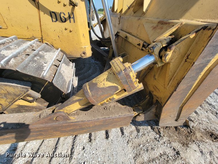 image for item KQ9281 1990 Caterpillar D6H  dozer