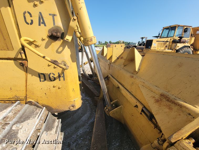 image for item KQ9281 1990 Caterpillar D6H  dozer