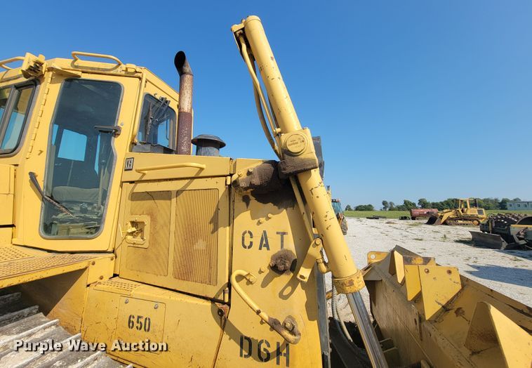 image for item KQ9281 1990 Caterpillar D6H  dozer