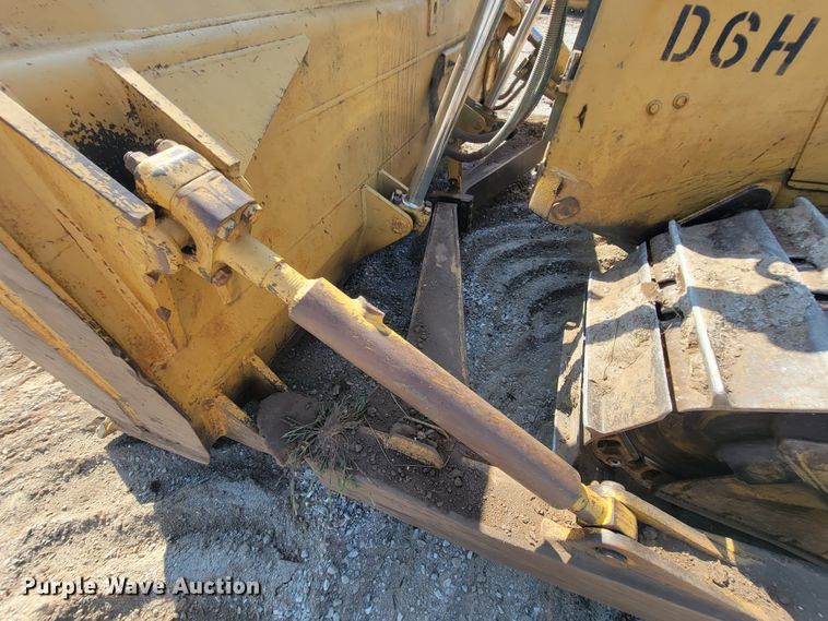 image for item KQ9281 1990 Caterpillar D6H  dozer