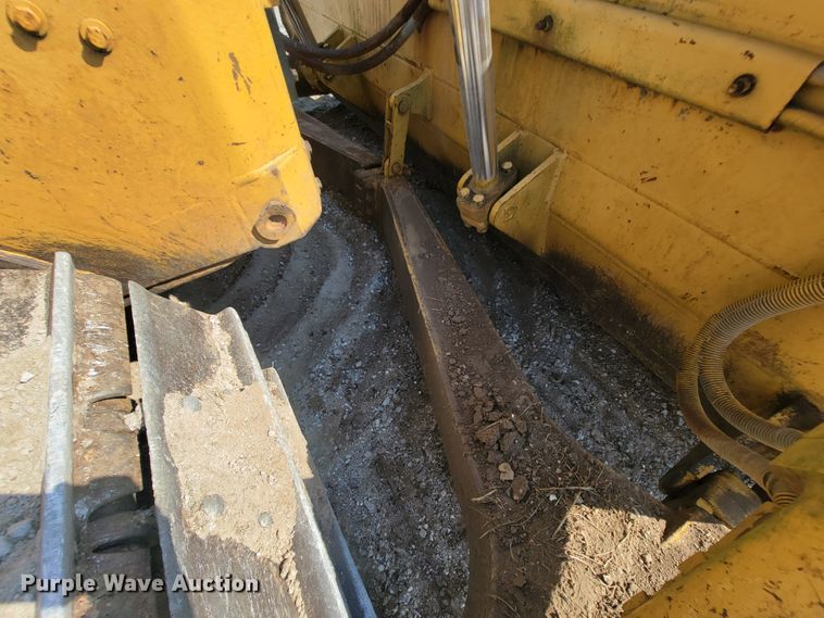 image for item KQ9281 1990 Caterpillar D6H  dozer
