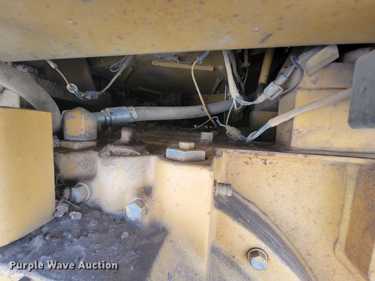 image for item KQ9281 1990 Caterpillar D6H  dozer