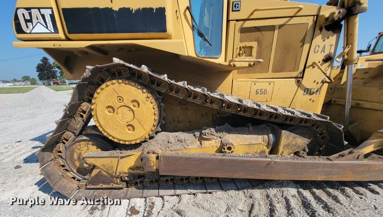 image for item KQ9281 1990 Caterpillar D6H  dozer