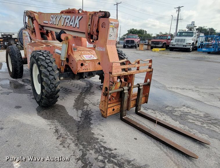 image for item KQ9288 2002 SkyTrak 6036  telehandler
