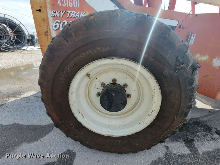 image for item KQ9288 2002 SkyTrak 6036  telehandler