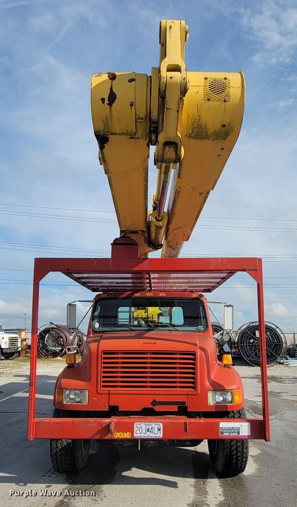 image for item KQ9289 1995 International 4700  bucket truck