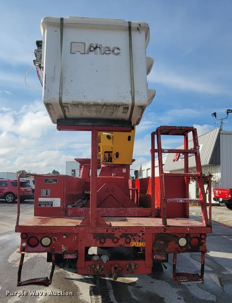 image for item KQ9289 1995 International 4700  bucket truck