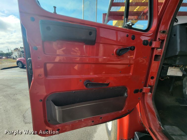 image for item KQ9289 1995 International 4700  bucket truck