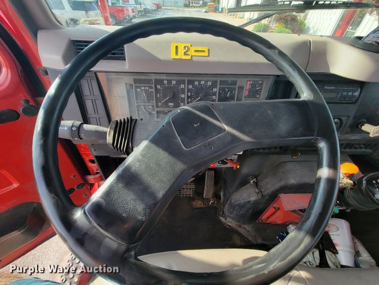 image for item KQ9289 1995 International 4700  bucket truck