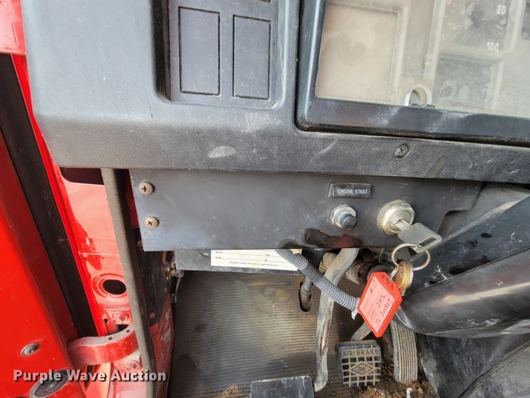 image for item KQ9289 1995 International 4700  bucket truck