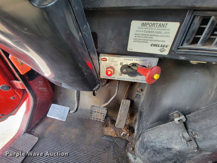 image for item KQ9289 1995 International 4700  bucket truck