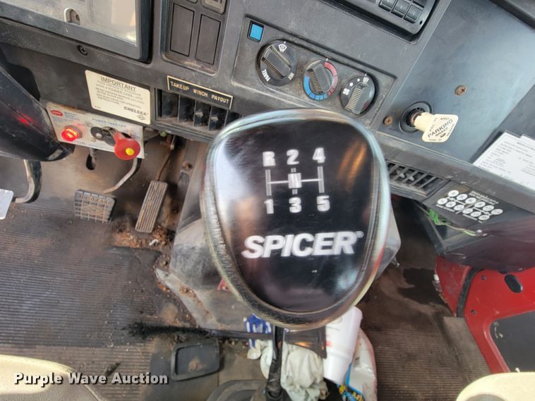 image for item KQ9289 1995 International 4700  bucket truck