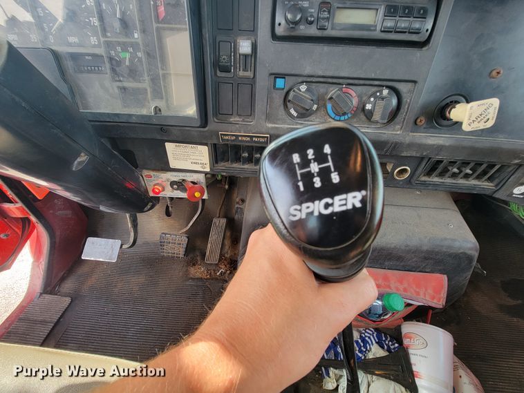 image for item KQ9289 1995 International 4700  bucket truck