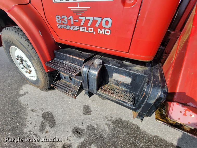 image for item KQ9289 1995 International 4700  bucket truck