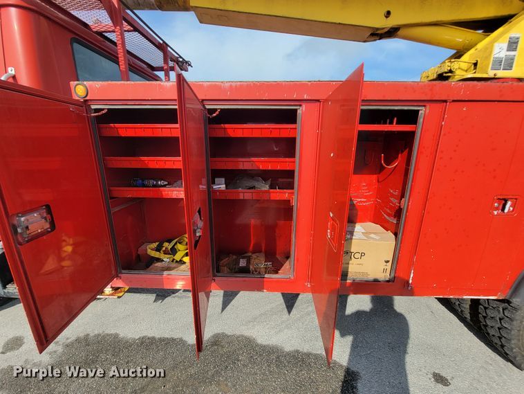 image for item KQ9289 1995 International 4700  bucket truck