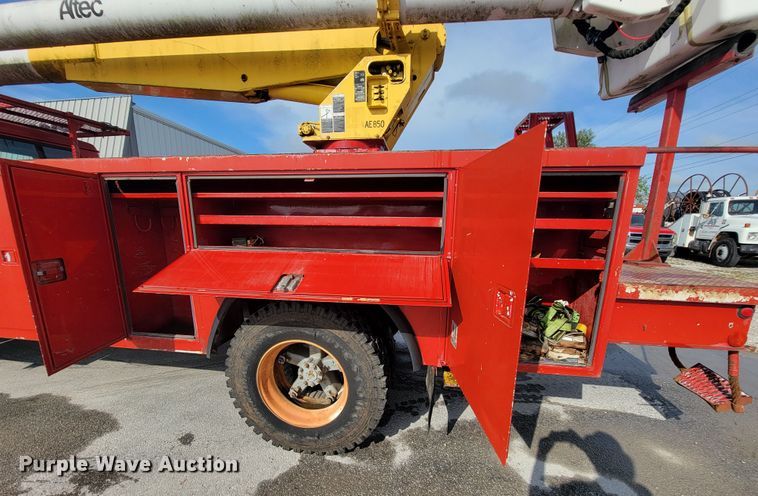 image for item KQ9289 1995 International 4700  bucket truck