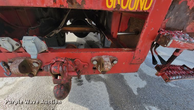 image for item KQ9289 1995 International 4700  bucket truck