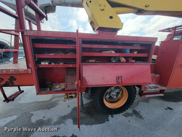 image for item KQ9289 1995 International 4700  bucket truck