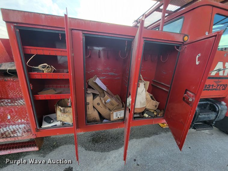 image for item KQ9289 1995 International 4700  bucket truck