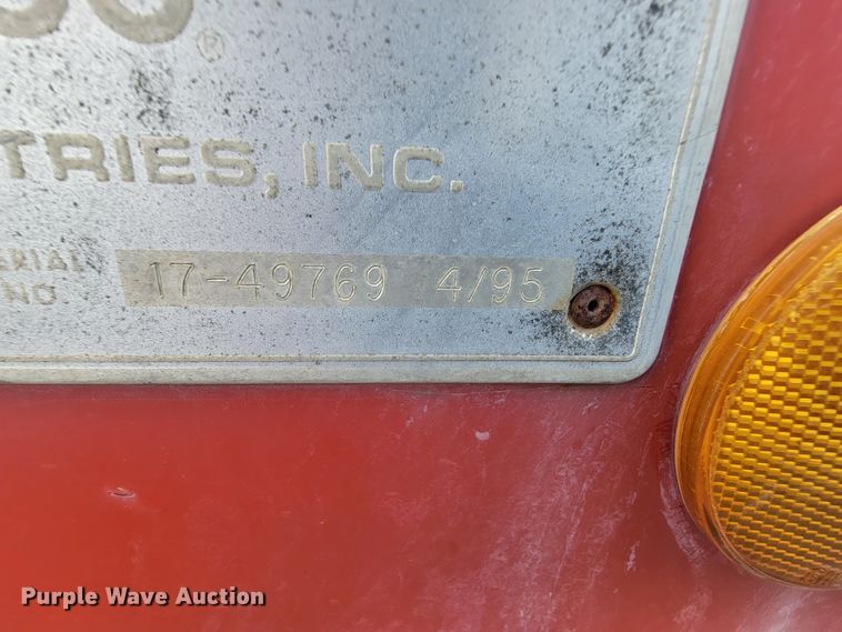 image for item KQ9289 1995 International 4700  bucket truck