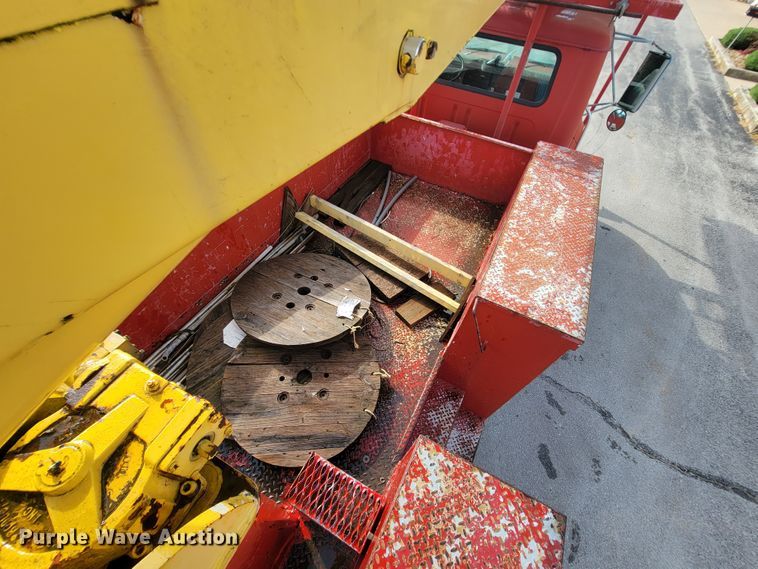 image for item KQ9289 1995 International 4700  bucket truck