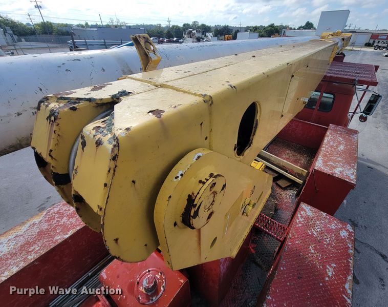 image for item KQ9289 1995 International 4700  bucket truck