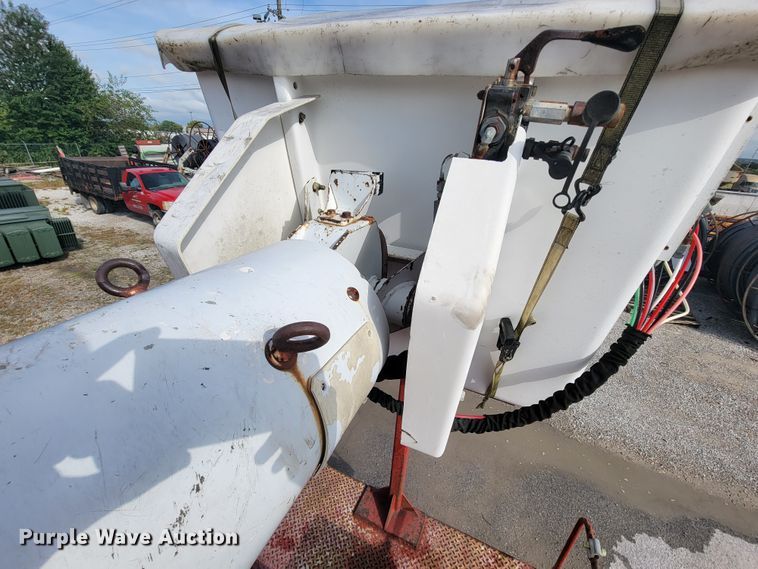 image for item KQ9289 1995 International 4700  bucket truck