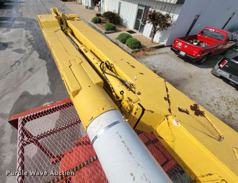 image for item KQ9289 1995 International 4700  bucket truck