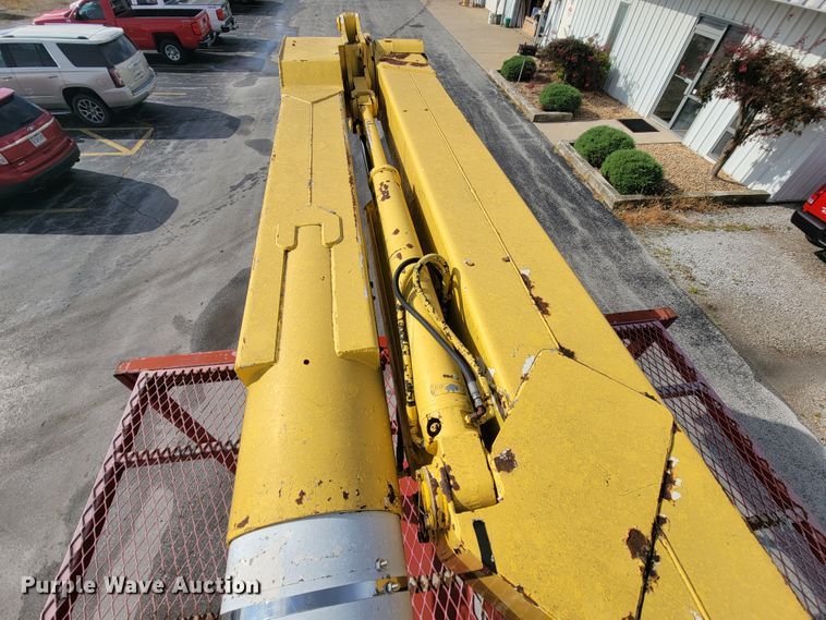 image for item KQ9289 1995 International 4700  bucket truck