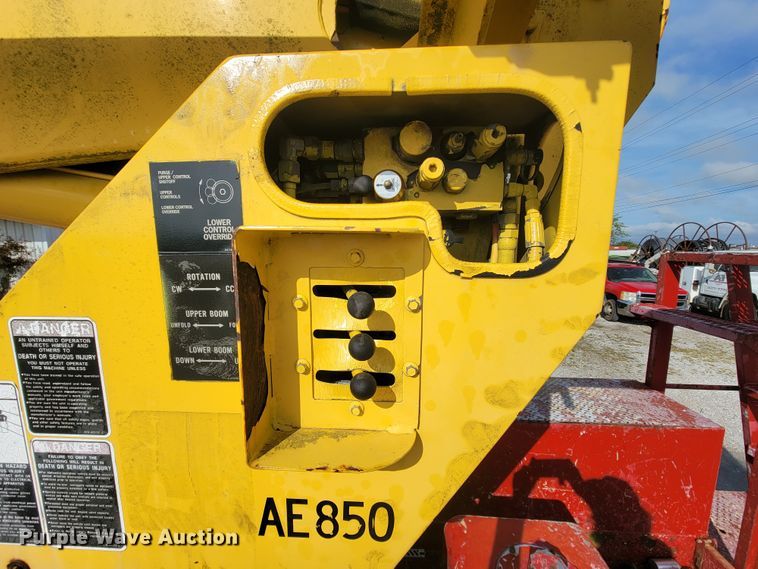 image for item KQ9289 1995 International 4700  bucket truck