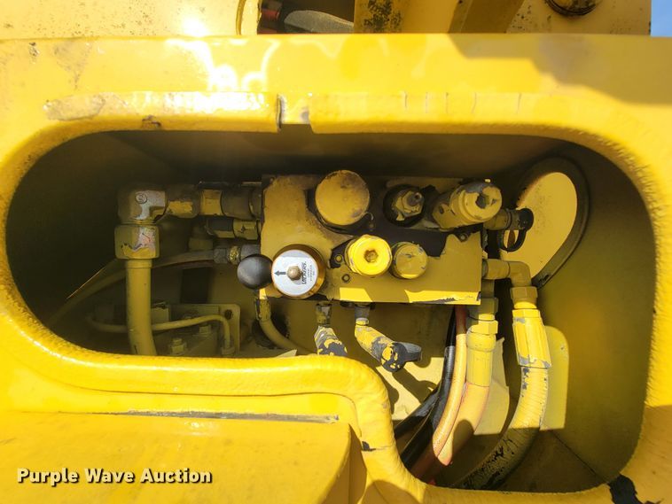 image for item KQ9289 1995 International 4700  bucket truck