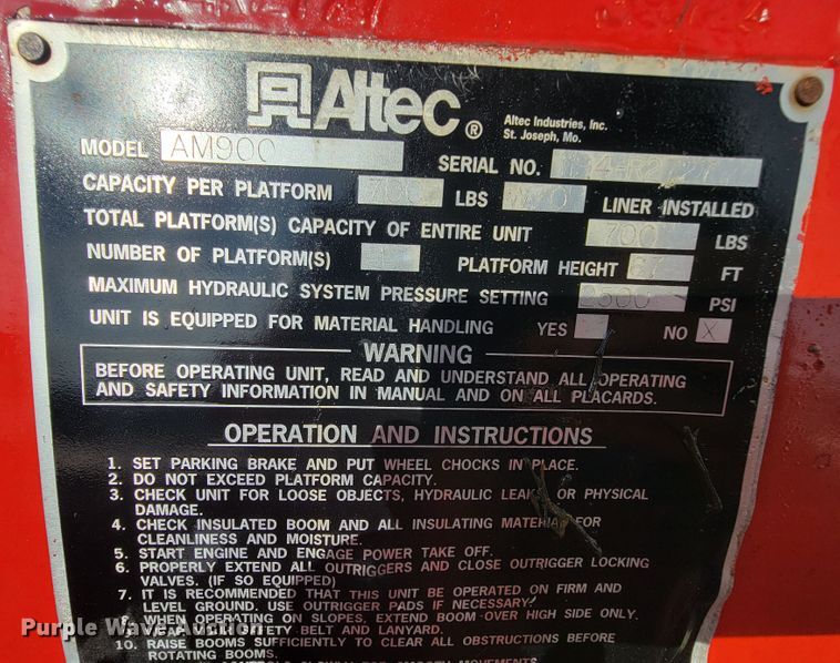 image for item KQ9289 1995 International 4700  bucket truck