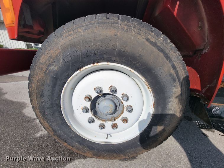 image for item KQ9289 1995 International 4700  bucket truck