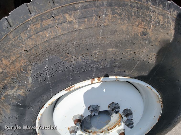 image for item KQ9289 1995 International 4700  bucket truck