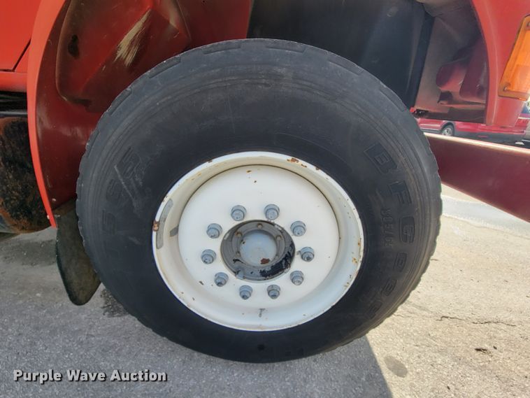 image for item KQ9289 1995 International 4700  bucket truck