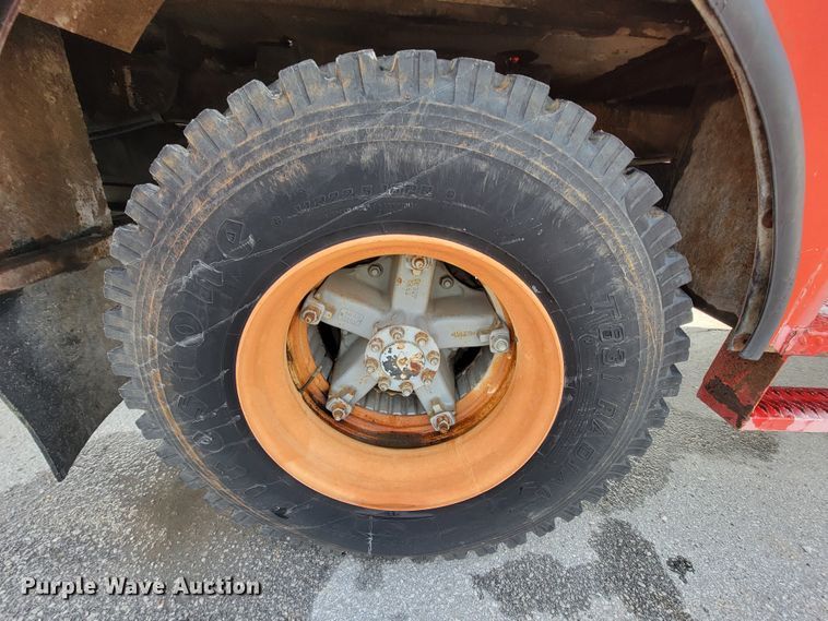 image for item KQ9289 1995 International 4700  bucket truck