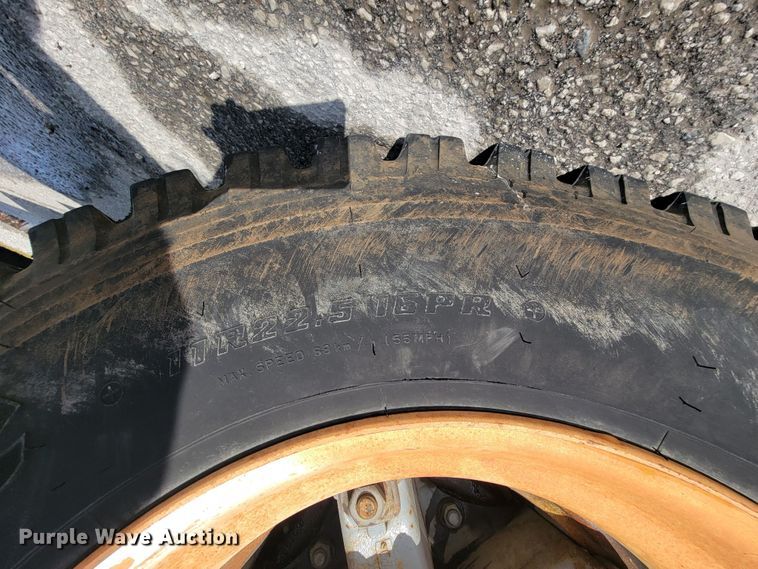 image for item KQ9289 1995 International 4700  bucket truck