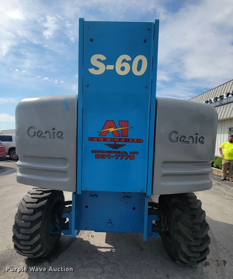 image for item KQ9290 1999 Genie S-60  boom lift